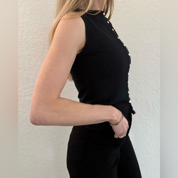 Abercrombie Ribbed Sleeveless Button-Up Top (Size XS) - Picture 2 of 5